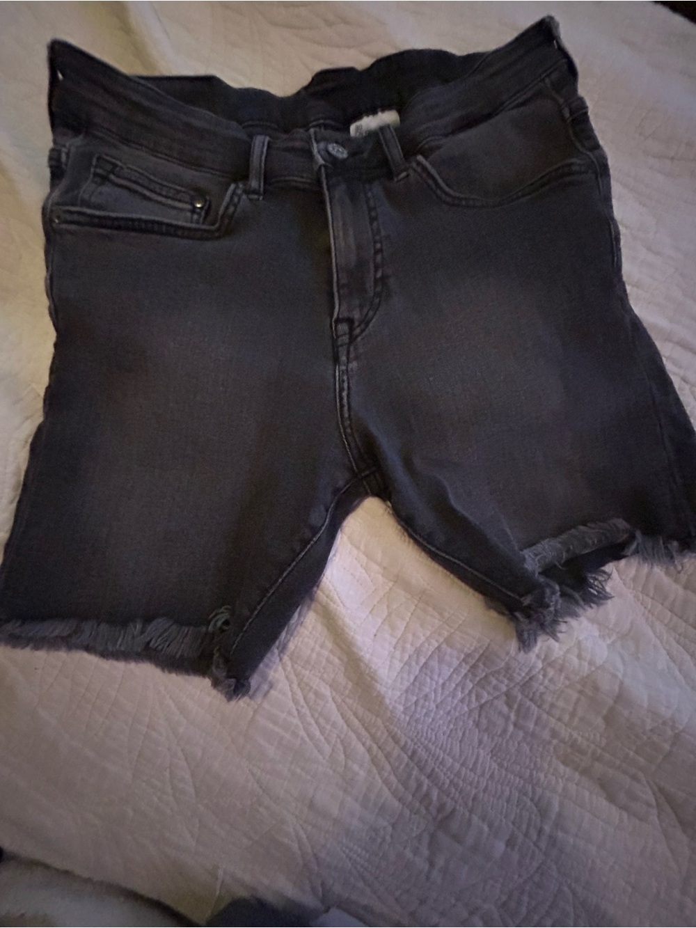 Black H&M 30” Frayed Hem Denim Shorts stretch denim cutoffs. High waist jorts